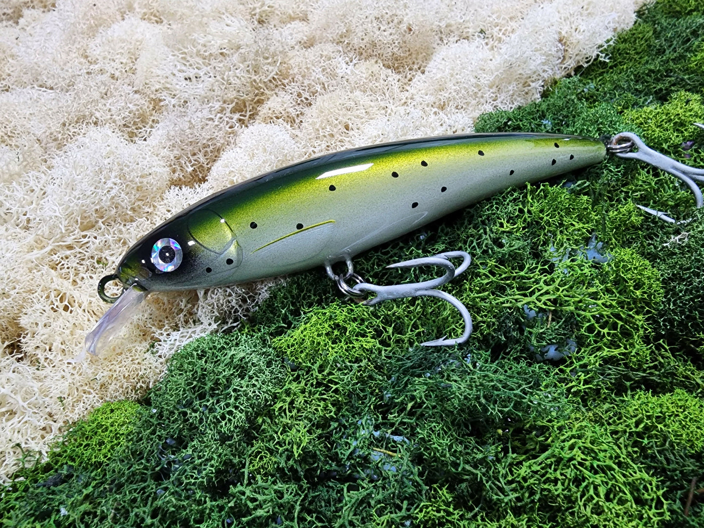 6" RIZZ Minnow Jerkbait (Bunker)
