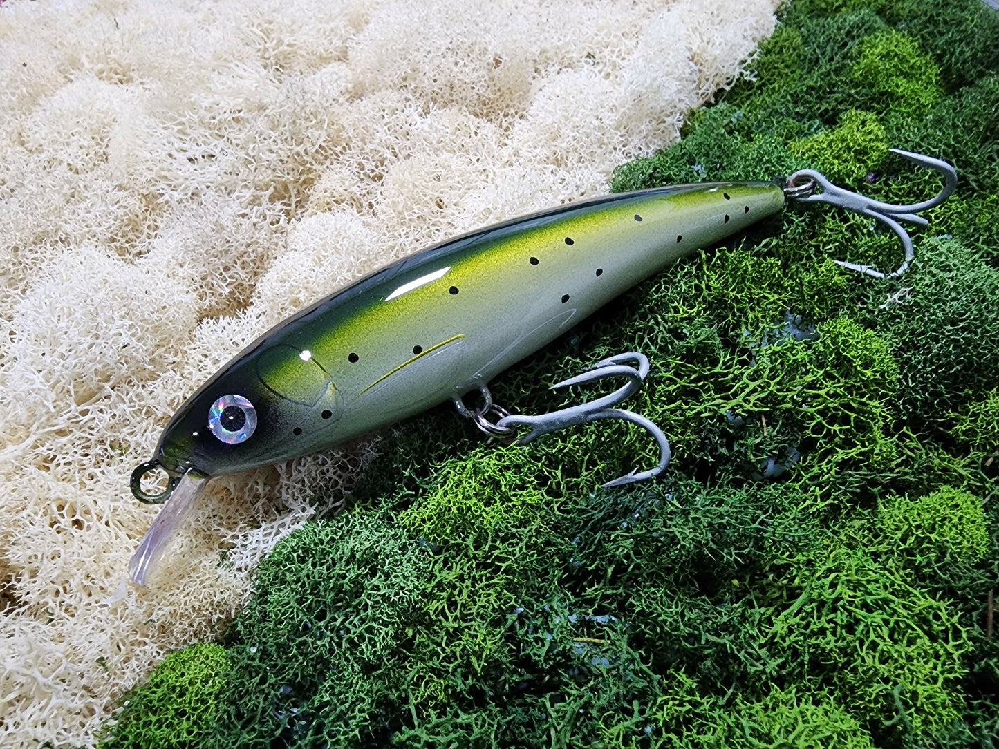 6" RIZZ Minnow Jerkbait (Bunker)