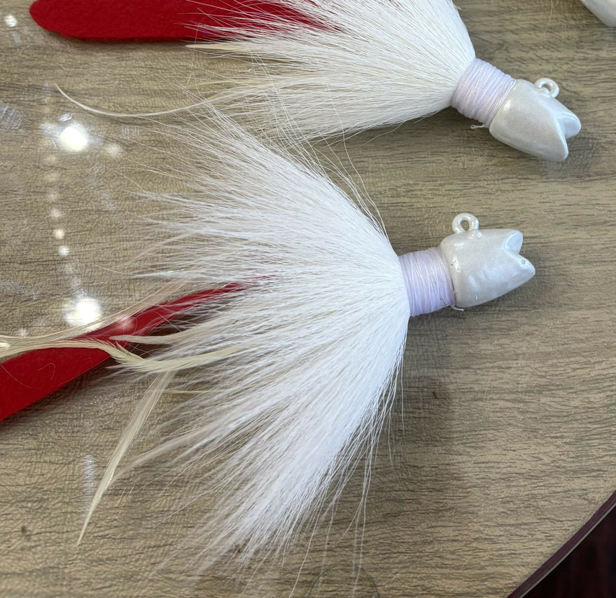 Dirty White Heavy Smiling Bill Bucktail jig