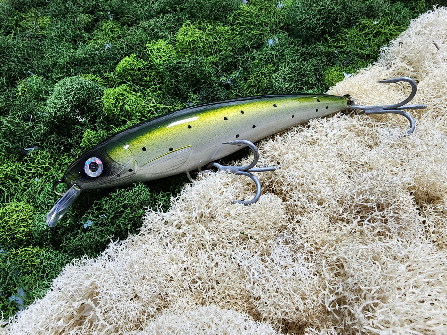 6" RIZZ Minnow Jerkbait (Bunker)